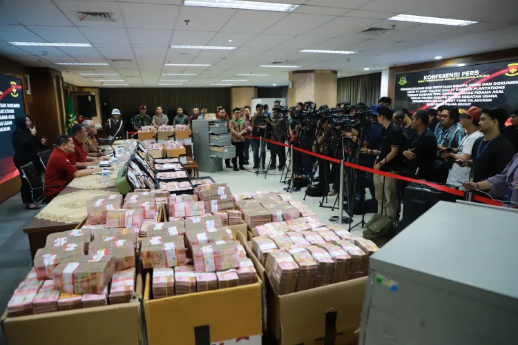 Ngeriii, Kejaksaan Agung Sita Duit Satu Mobil Kanvas dari PT Duta Palma