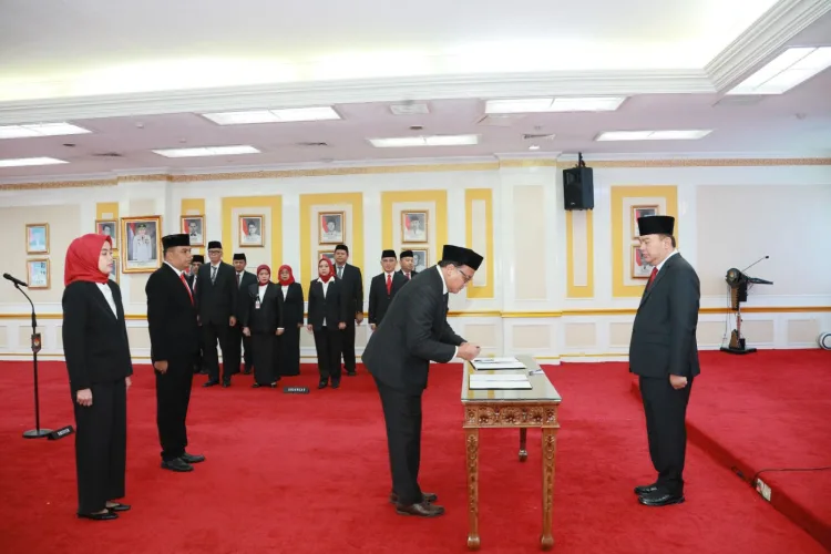 Maurits Valentino dan Womsiter Dilantik di Kemendagri, Tomsi Tegaskan Profesionalisme Pelayanan Publik