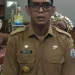 Pjs Bupati Majene Habibi Aziz saat wawancara oleh para Awak Media,Di Ruang Tamu kantor Bupati Majene.Senin 7/10/2024