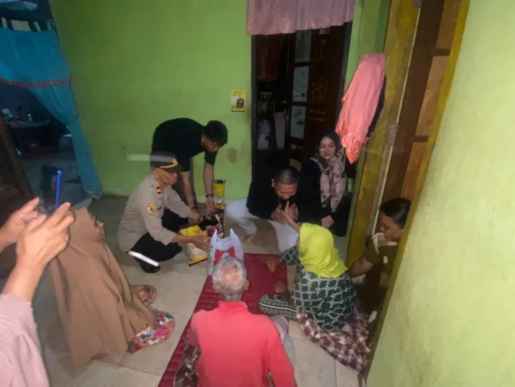 Kapolres Sinjai Kunjungi Lansia dan Korban Kebakaran di Pelosok Selatan
