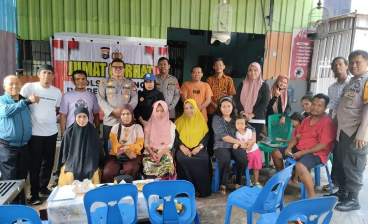 Jum’at Curhat, Kapolsek Ujung Punya Solusi Cukup Foto Copy KTP Tanpa Biaya Atasi Komplikasi Masalah Warga