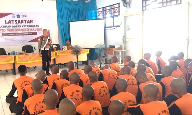 Satlantas Polres Majene Berikan Materi Peraturan Patroli Keamanan Sekolah Pada Taruna SMK Negeri 3 Majene