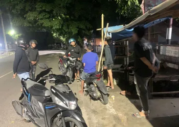 Patroli, Tim Resmob Polres Sinjai Mengendarai Motor – Komeng