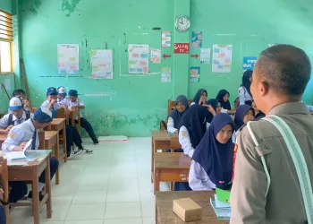 Tingkat Pelanggaran Lalu Lintas di Kalangan Pelajar Tinggi, Satlantas Polres Majene Sosialisasi di SMPN 1 Majene