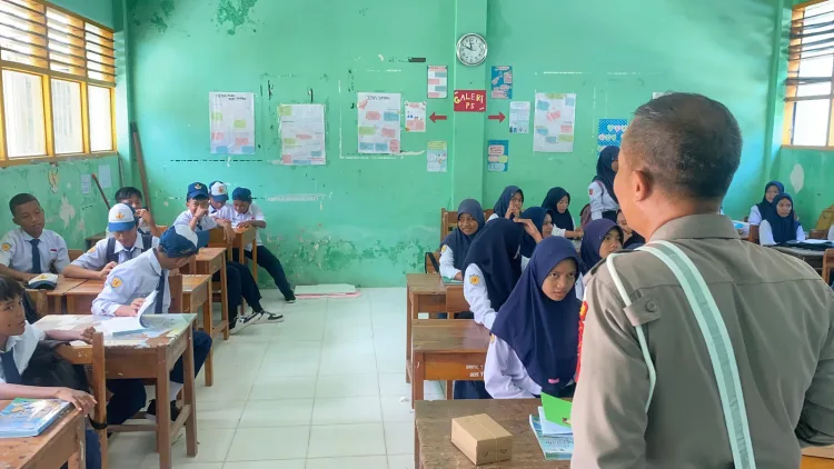 Tingkat Pelanggaran Lalu Lintas di Kalangan Pelajar Tinggi, Satlantas Polres Majene Sosialisasi di SMPN 1 Majene