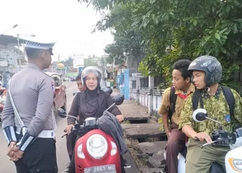 Sat Lantas Polres Parepare Bentuk Generasi Tertib Lalu Lintas : Helm Diatas Kepala!