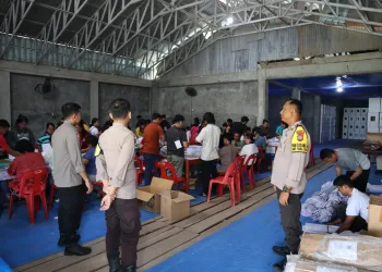 Pastikan Proses Pelipatan Surat Suara Aman dan Lancar, Personel Polres Nias Selatan Laksanakan Pengawasan dan Pengamanan di Gudang Logistik KPU