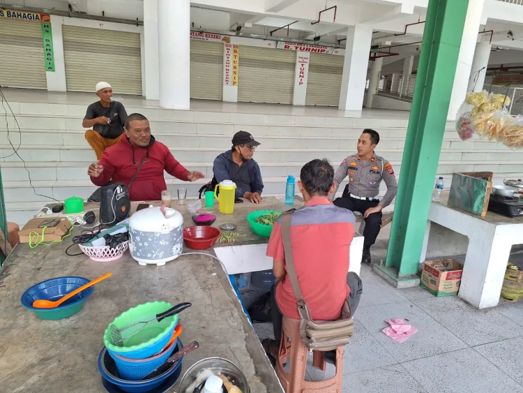 Satlantas Polrestabes Medan, Ngobrol Santai Satlantas (NGOBRAS) Bersama Masyarakat Di Pasar Aksara