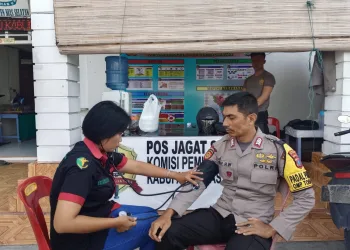 Si Dokkes Polres Nias Selatan Periksa Kesehatan Personel PAM di KPU,Bawaslu Dan Gudang KPU