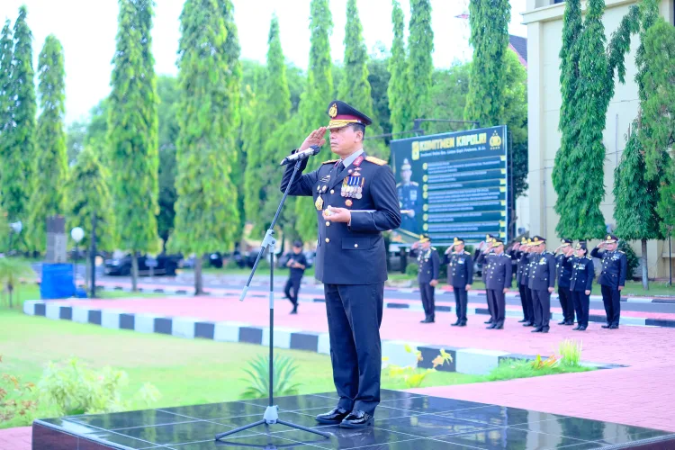 Kapolda Sulsel Pimpin Upacara Peringatan Hari Pahlawan Ke-79 Tahun 2024 di Mapolda Sulsel