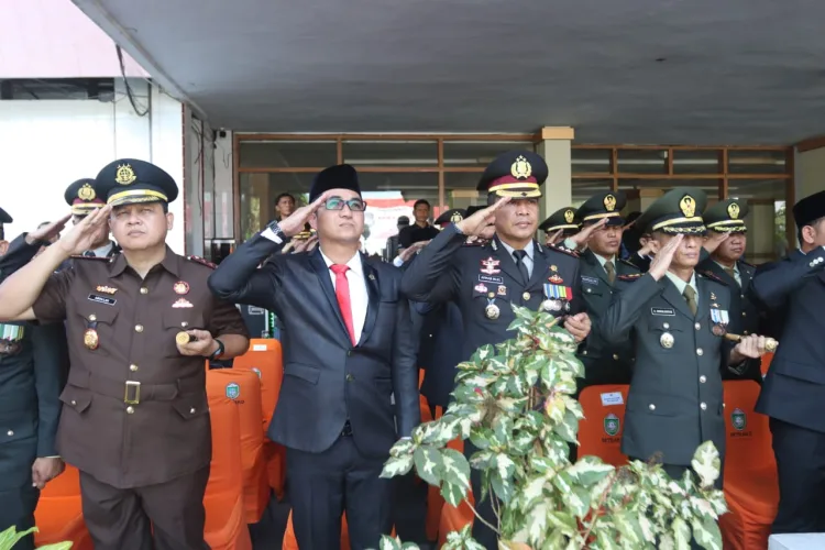 Peringati Hari pahlawan Kapolres Parepare Pimpin Upacara Tabur Bunga, Teladani Pahlawanmu, Cintai Negerimu