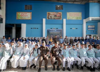Kejati Sulsel Lakukan Penyuluhan Hukum di SMPN 22 Makassar Berangkat dari Kasus RJ