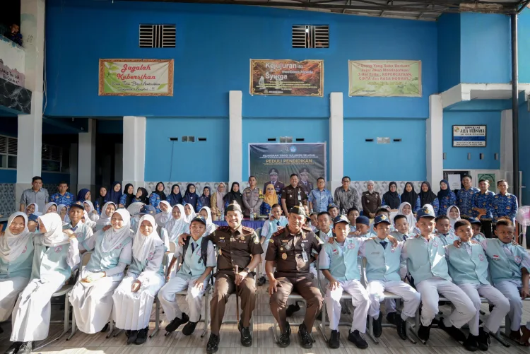 Kejati Sulsel Lakukan Penyuluhan Hukum di SMPN 22 Makassar Berangkat dari Kasus RJ