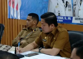 Pjs. Bupati Majene, H. Habibi Azis, Gelar Rapat dengan Para Kepala Desa Se-Kabupaten Majene Tindak Lanjuti Dugaan Penyalahgunaan Dana Desa