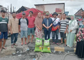 AST Salurkan Bantuan Bagi Korban Kebakaran di Tanjung Batu