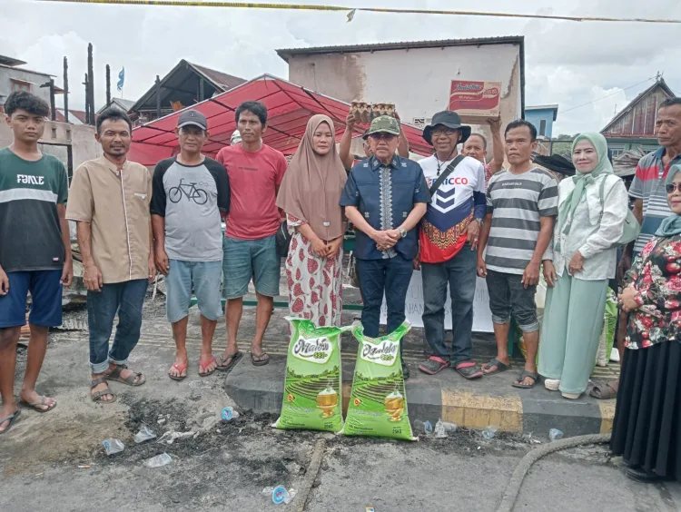 AST Salurkan Bantuan Bagi Korban Kebakaran di Tanjung Batu