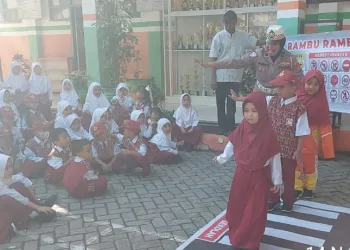 Police Go To School: Sat Lantas Polres Parepare Edukasi Siswa Berlalu Lintas di SDN 47