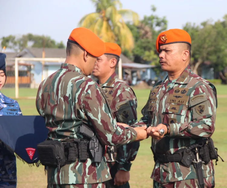 Jhon H Siregar Terima Tongkat Komando selaku Komandan Batalyon Komando 469 Kopasgat Baru