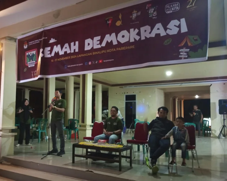 Yel-Yel dan Nobar Meriahkan Kemah Demokrasi KPU Parepare