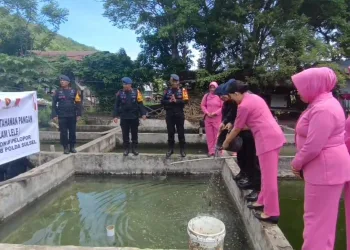 Batalyon B Pelopor Satbrimob Polda Sulsel Tebar Ribuan Bibit Lele, Dukung Ketahanan Pangan