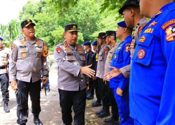 Kapolri Tinjau Posko Pengungsi Erupsi Gunung Lewotobi di NTT