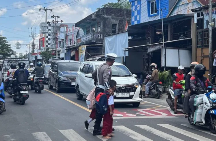 Sat Lantas Polres Parepare Peduli Keselamatan Anak di Jalan Raya
