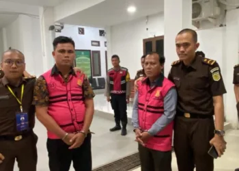 Kepala desa HiliSaloo ditahan di kejaksaan Nias Selatan diduga korupsi dana desa.