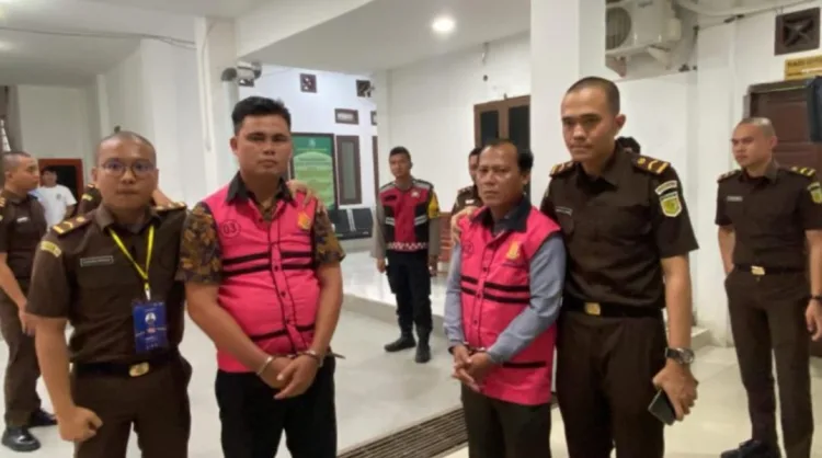 Kepala desa HiliSaloo ditahan di kejaksaan Nias Selatan diduga korupsi dana desa.