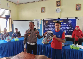 Satlantas Polres Majene Sosialisasikan Tertib Berlalu Lintas kepada Pelajar SMPN 7 Satap