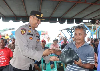 Cooling System Pilkada 2024, Sat Polairud Polres Nisel Bagikan Bansos Kepada Nelayan