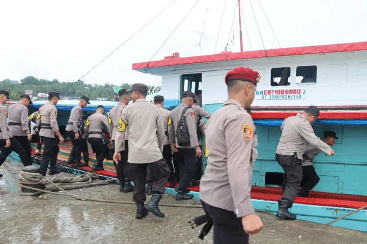 Pastikan Situasi aman dan kondusif jelang Tahap pemungutan suara, Polres Nisel Gelar Patroli Skala Besar Libatkan TNI dan Satpol PP
