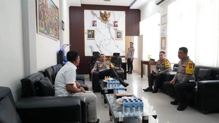 Pastikan Kesiapan Pengamanan Pilkada Maksimal, Kapolda Kunjungi Polres Majene dan Kantor KPU