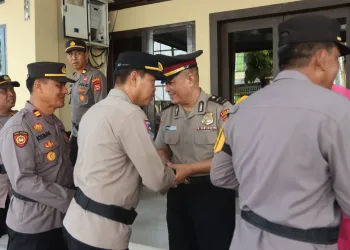 Kapolres Parepare Pimpin Upacara Kenaikan Pangkat Aiptu Hairul