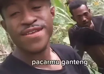 Pria Papua Viral “Maaf! Kita Juga Lemah” Beri Ucapan Anniversary ke Target Tuntas