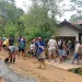 Warga Dusun Tonrong, Sinjai Barat, Lakukan Pengecoran Jalan Secara Swadaya