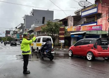 Pelayanan Pagi Sat Lantas Polres Parepare, Prioritaskan Keselamatan Pengguna Jalan Dimusim Hujan 