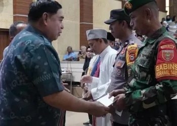 Serahkan Insentif, Pj Wali Kota Puji Peran Tokoh Masyarakat Jaga Keamanan