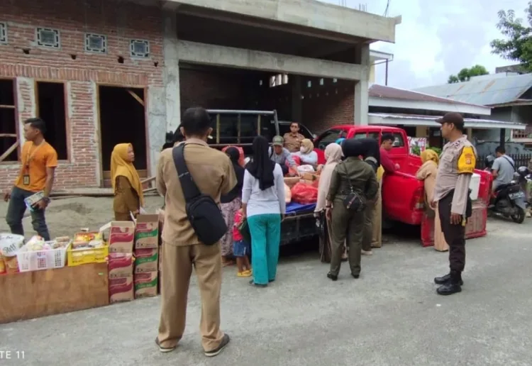 Bhabinkamtibmas Polsek Ujung Kawal Pasar Murah Labukkang