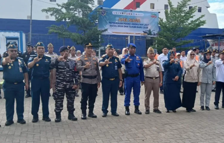 Kapolsek KPN Polres Parepare Hadiri Apel Siaga Pembukaan Posko Angkutan Laut Natal 2024 dan Tahun Baru 2025