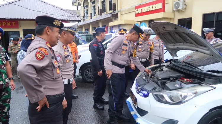 Kapolres Parepare Pimpin Apel Gelar Pasukan Operasi Lilin 2024, Dihadiri Unsur Forkopimda Parepare.