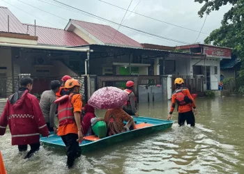 Polri Gerak Cepat Evakuasi Warga Terdampak Banjir di Sulawesi Selatan