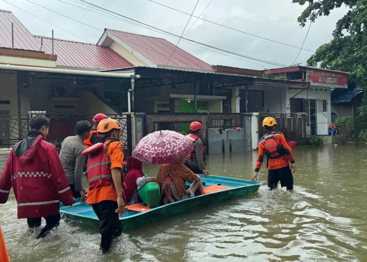 Polri Gerak Cepat Evakuasi Warga Terdampak Banjir di Sulawesi Selatan
