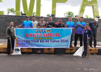 Peringati HUT Satpam, Sat Binmas Polres Parepare Ajak Bersih-Bersih Pasca Hujan Deras