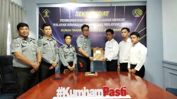 Penyerahan Remisi Natal Tahun 2024 kepada Warga Binaan Rutan Barru