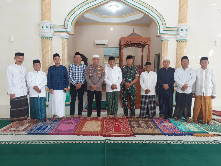 Safari Jumat, Kapolsek Sendana Imbau Warga Waspada Bencana Alam di Musim Hujan