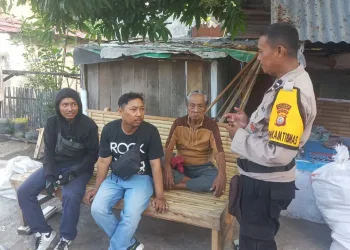 Bhabinkamtibmas Polsek Ujung Rutin Ingatkan Warga Waspada Musim Hujan