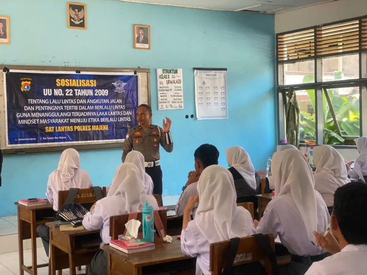Satlantas Polres Majene Sosialisasi di SMA Negeri 1