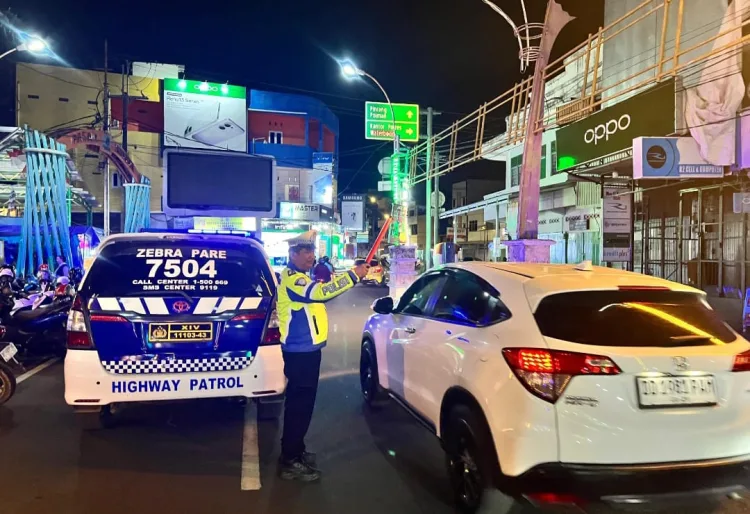 Patroli Blue Light Sat Lantas Polres Parepare, Pelihara Kamseltibcar di Malam Akhir Pekan