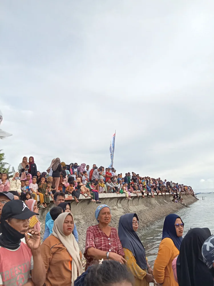 Ratusan Penonton Meriahkan Lomba Lepa-Lepa di Pantai Rangas Majene