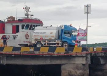 Diduga Praktik Ilegal BBM, Kapal HT Cendana 88 Sandar di Pelabuhan Cappa Ujung